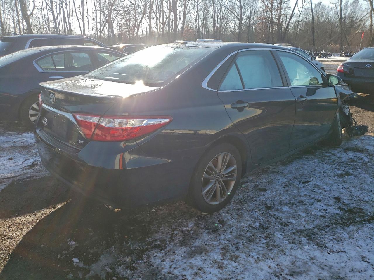 2017 TOYOTA CAMRY LE photo 3