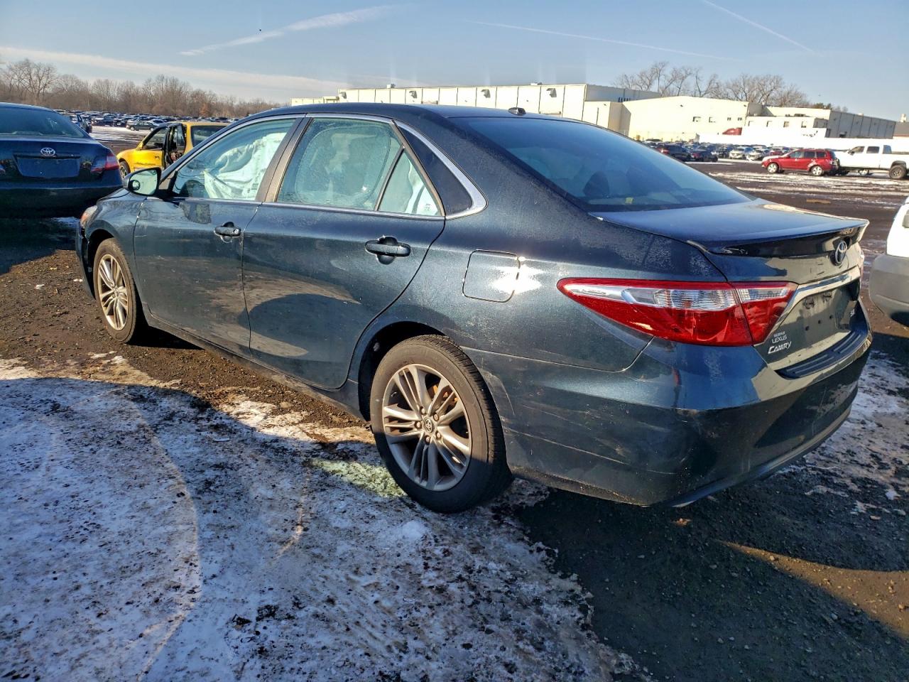 2017 TOYOTA CAMRY LE photo 2