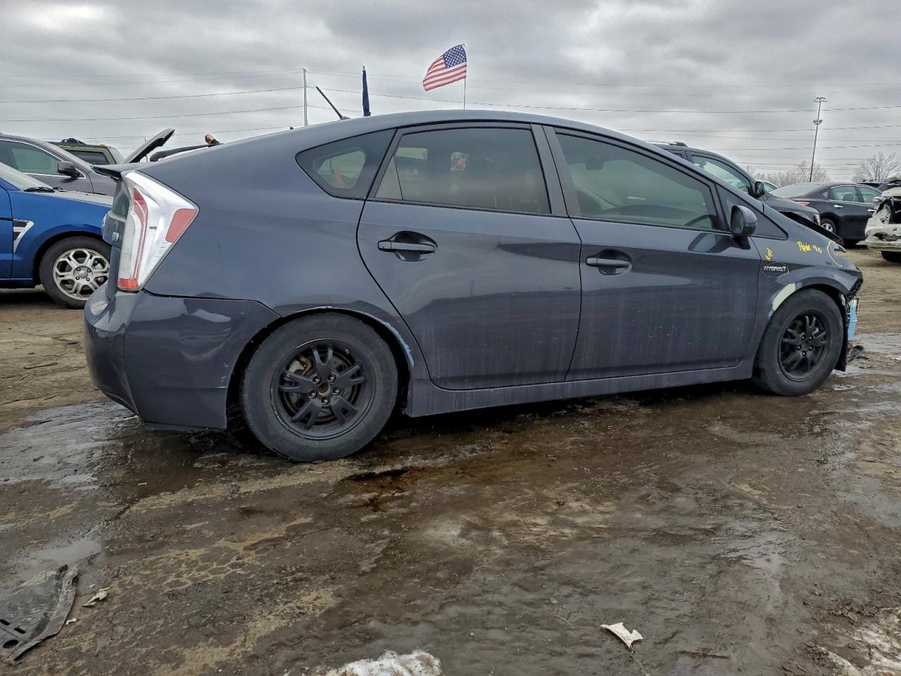 2013 TOYOTA PRIUS photo 5