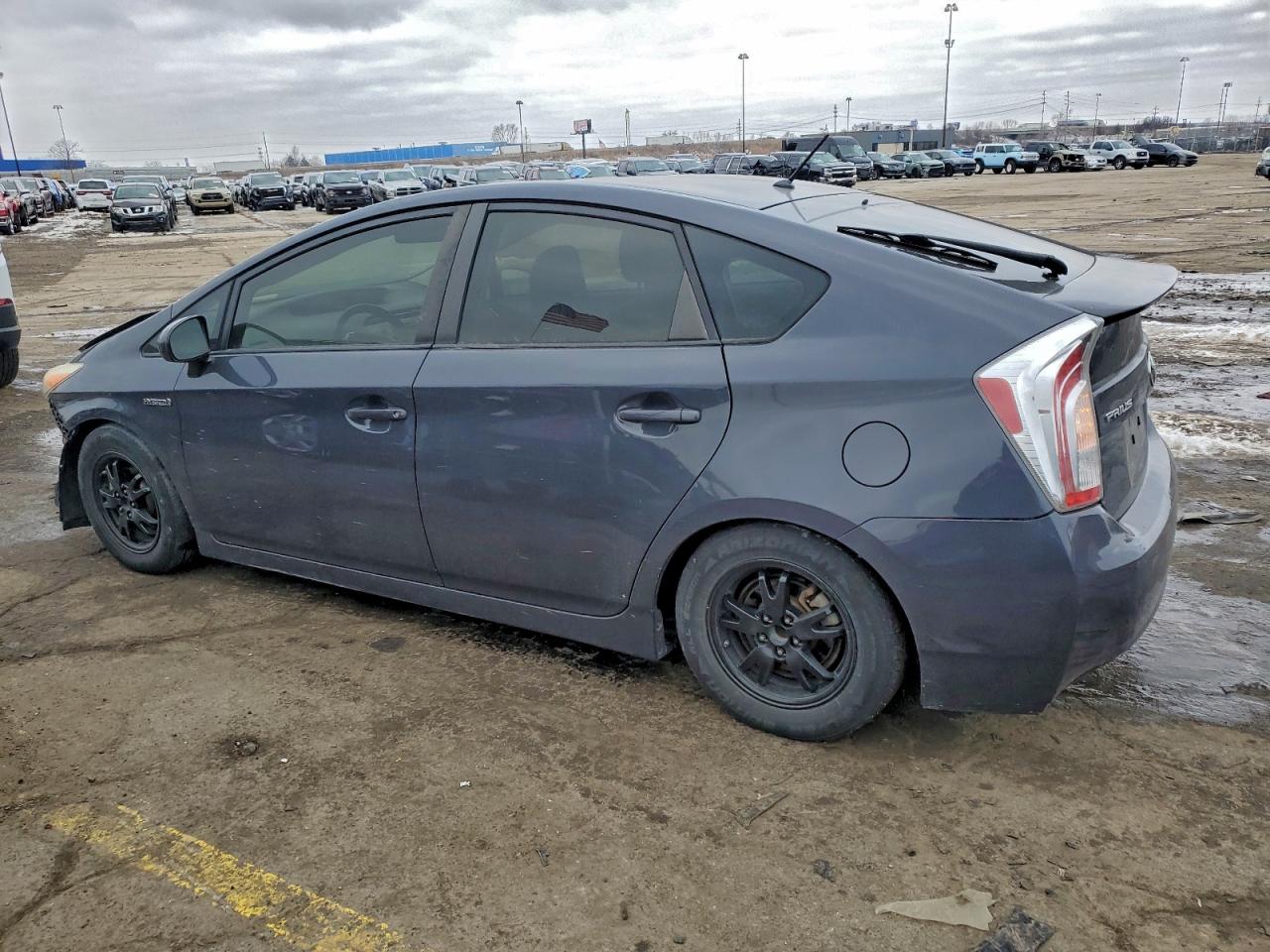 2013 TOYOTA PRIUS photo 3