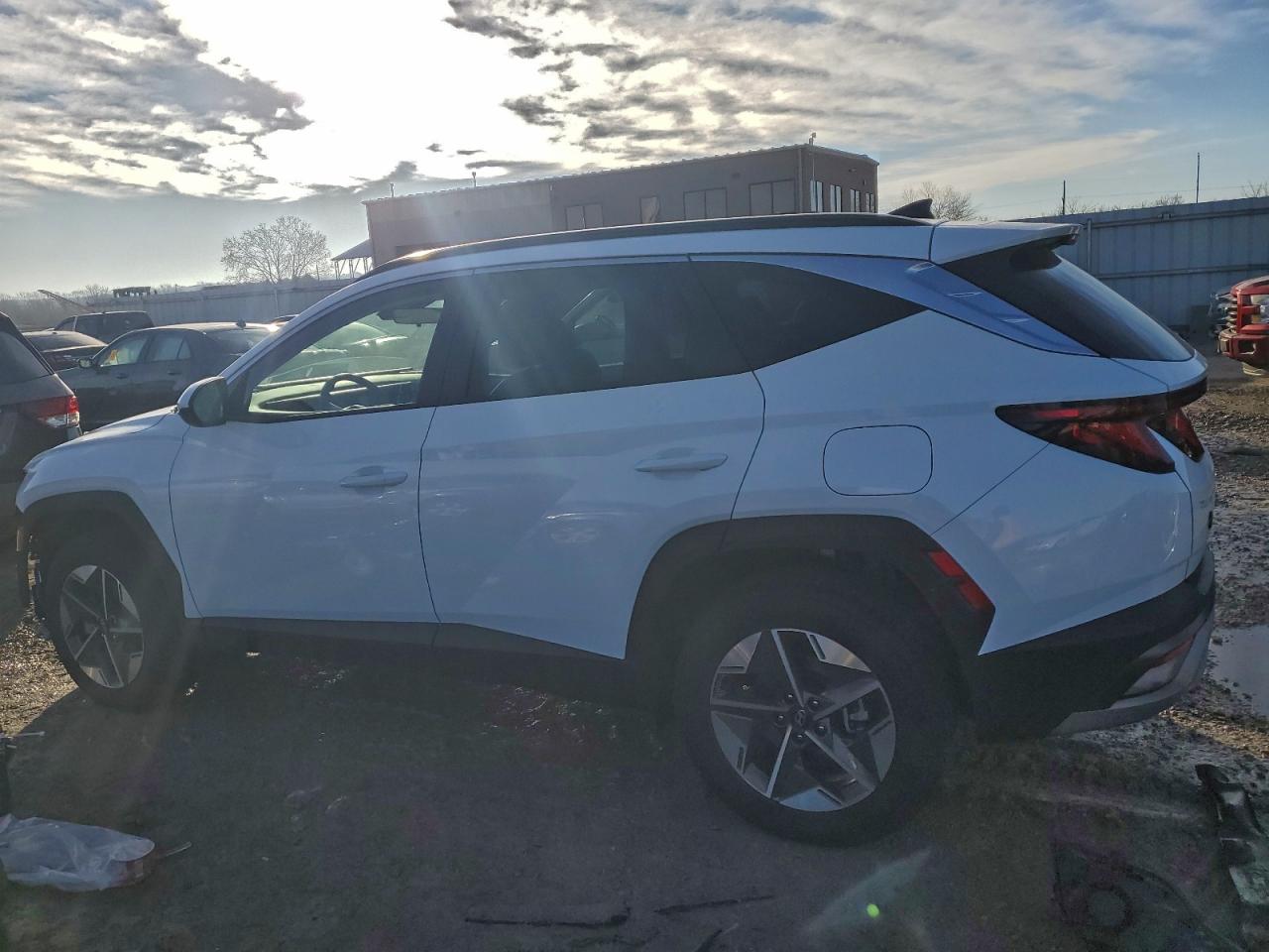 2025 HYUNDAI TUCSON SEL photo 3