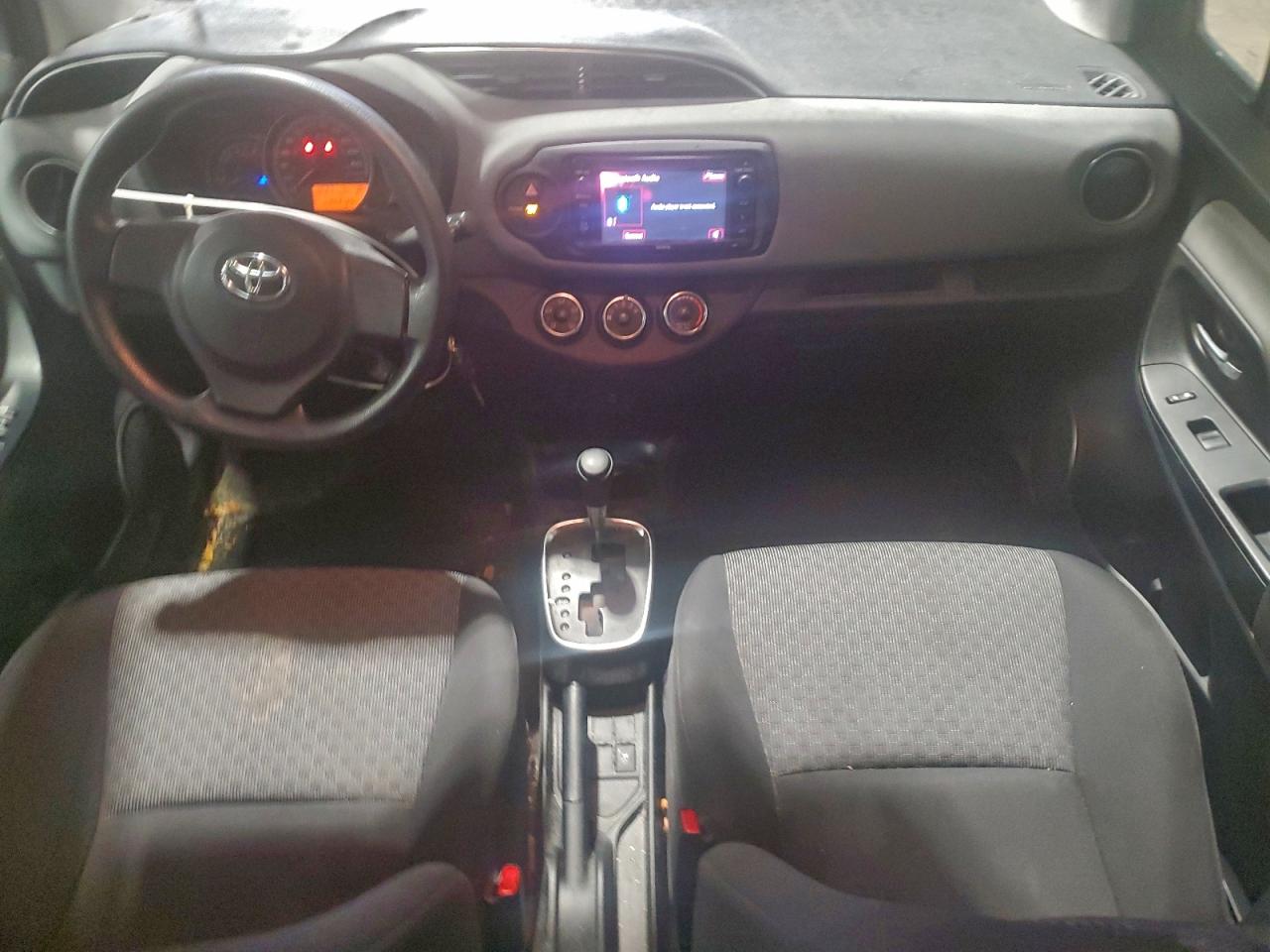 2015 TOYOTA YARIS photo 8