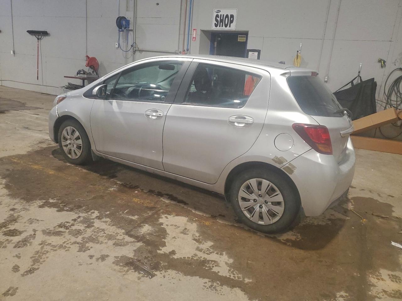 2015 TOYOTA YARIS photo 2
