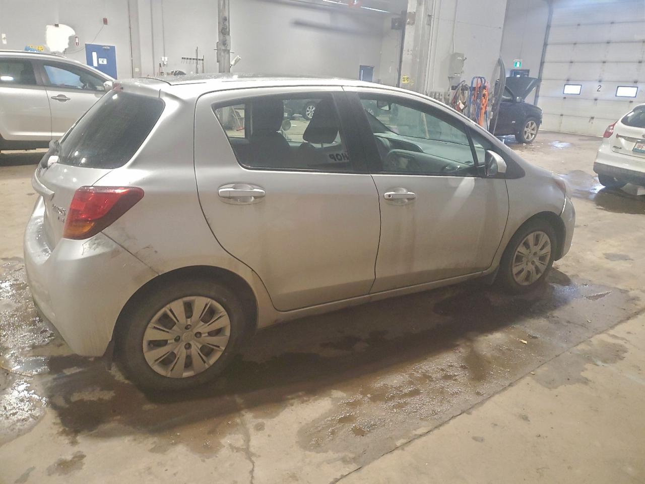 2015 TOYOTA YARIS photo 3
