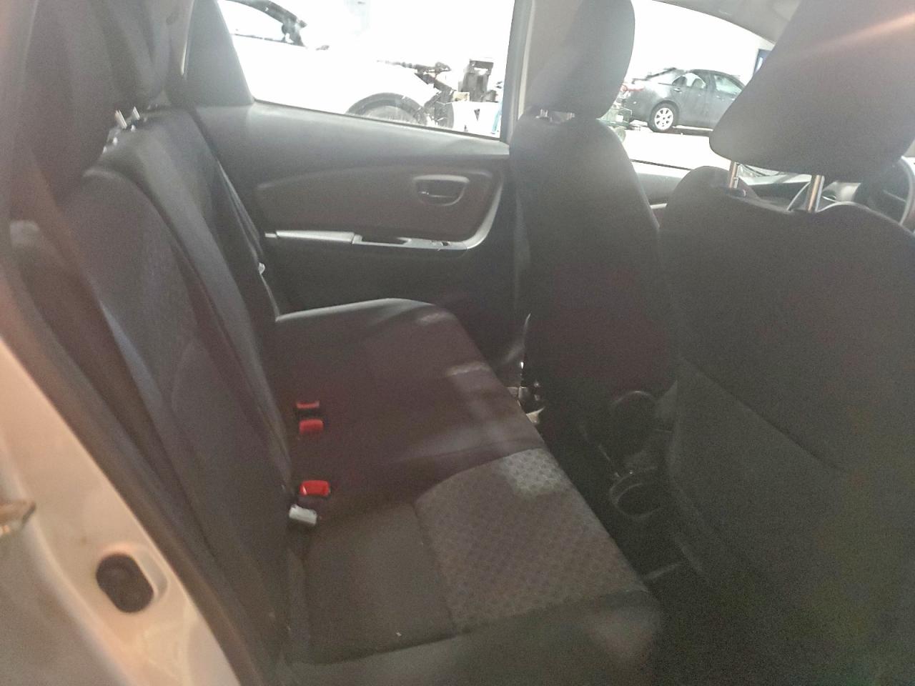 2015 TOYOTA YARIS photo 10