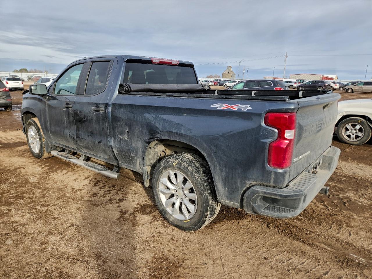 2020 CHEVROLET SILVERADO K1500 CUSTOM photo 2