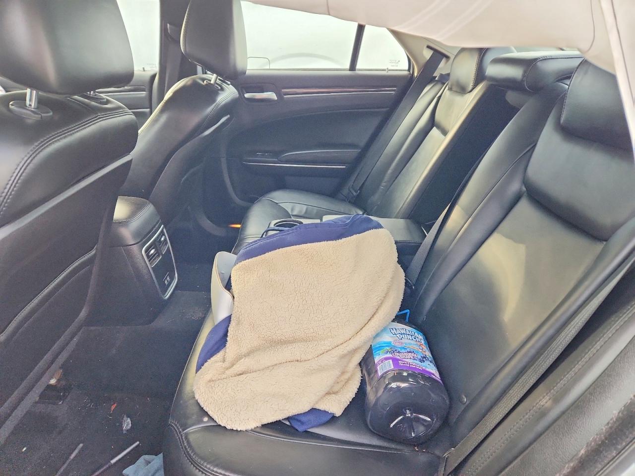 2016 CHRYSLER 300 LIMITED photo 28