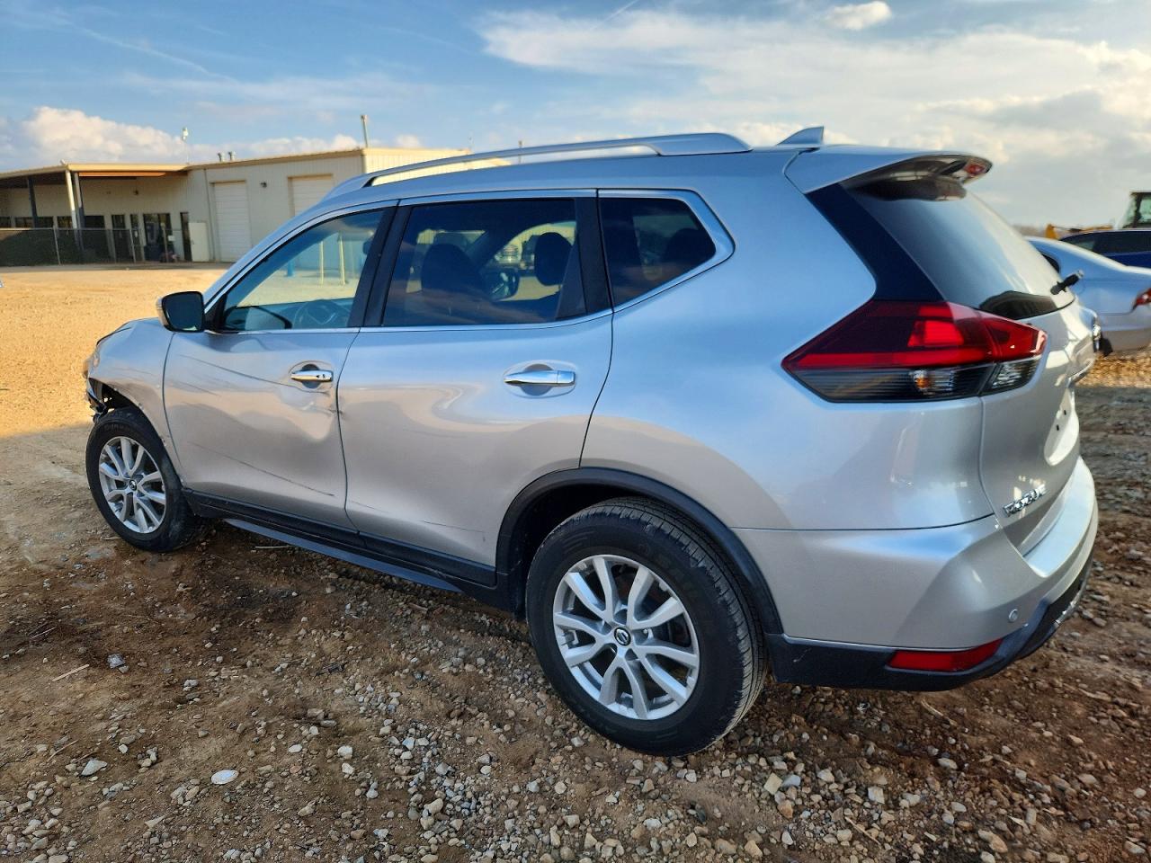 2019 NISSAN ROGUE S photo 2