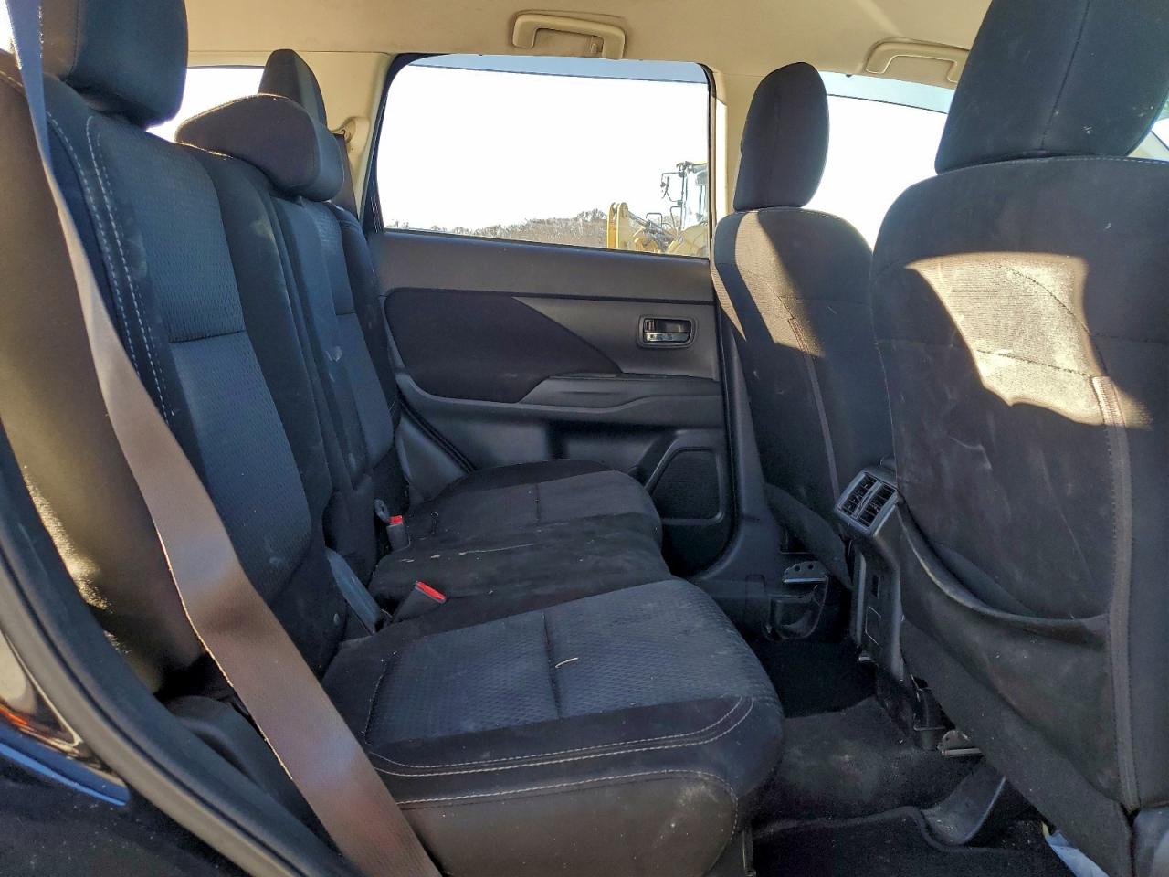 2019 MITSUBISHI OUTLANDER ES photo 11