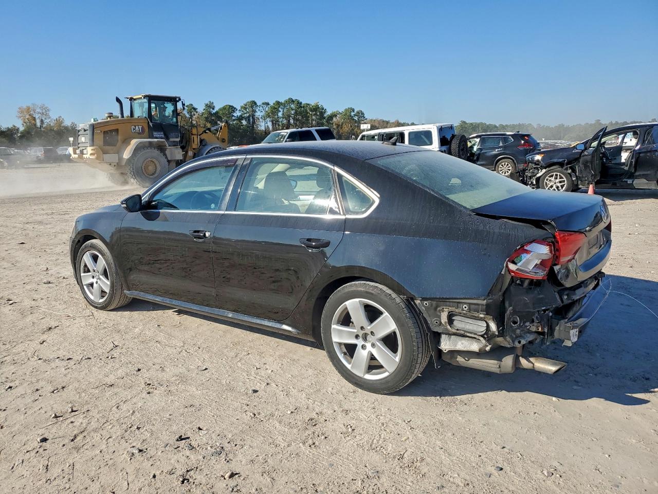 2012 VOLKSWAGEN PASSAT SE photo 2