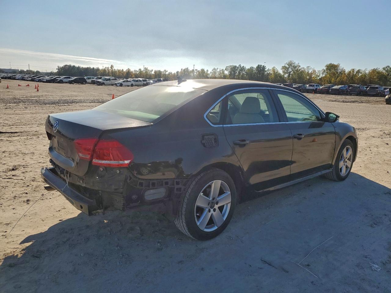 2012 VOLKSWAGEN PASSAT SE photo 3