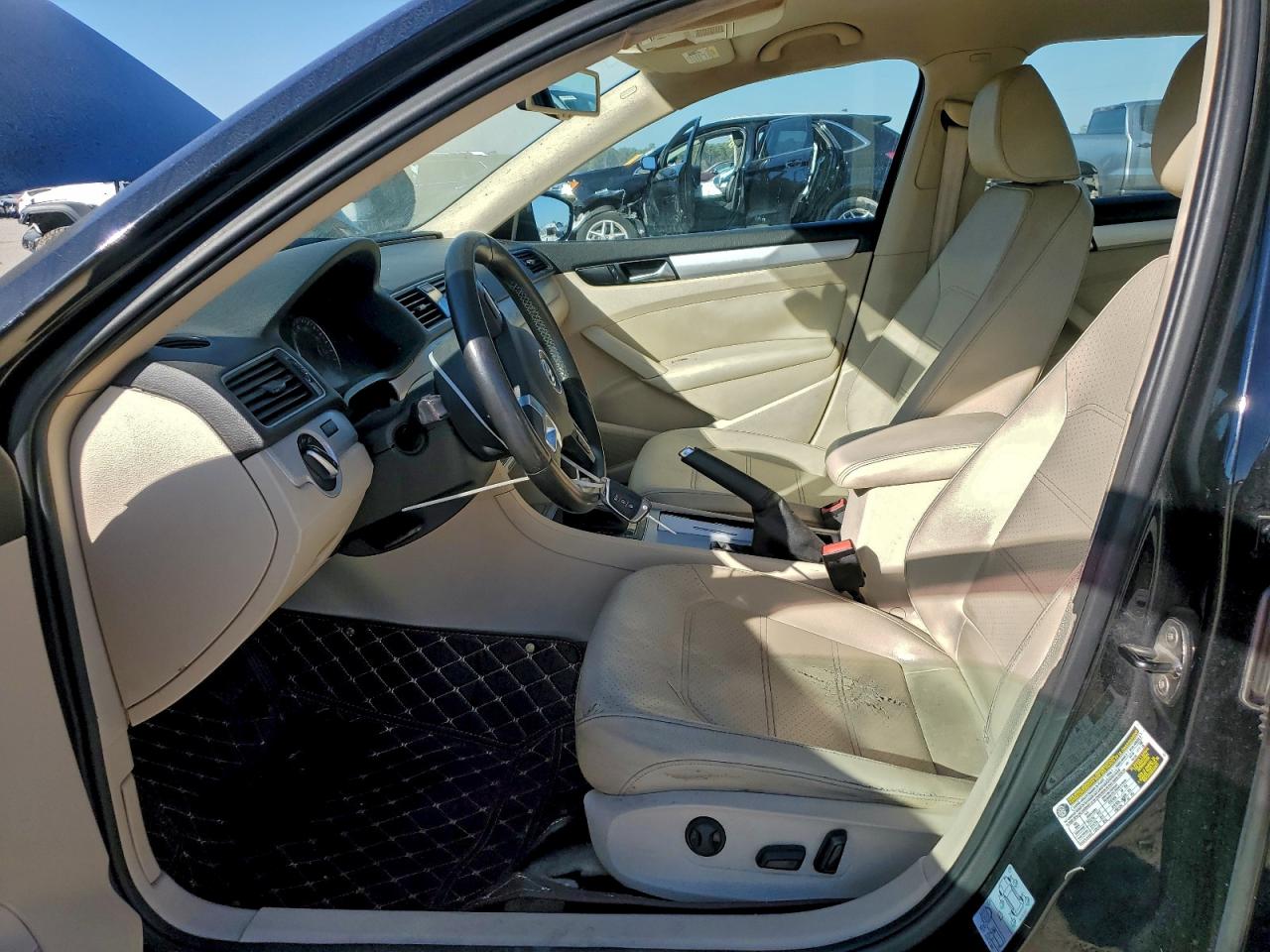2012 VOLKSWAGEN PASSAT SE photo 7