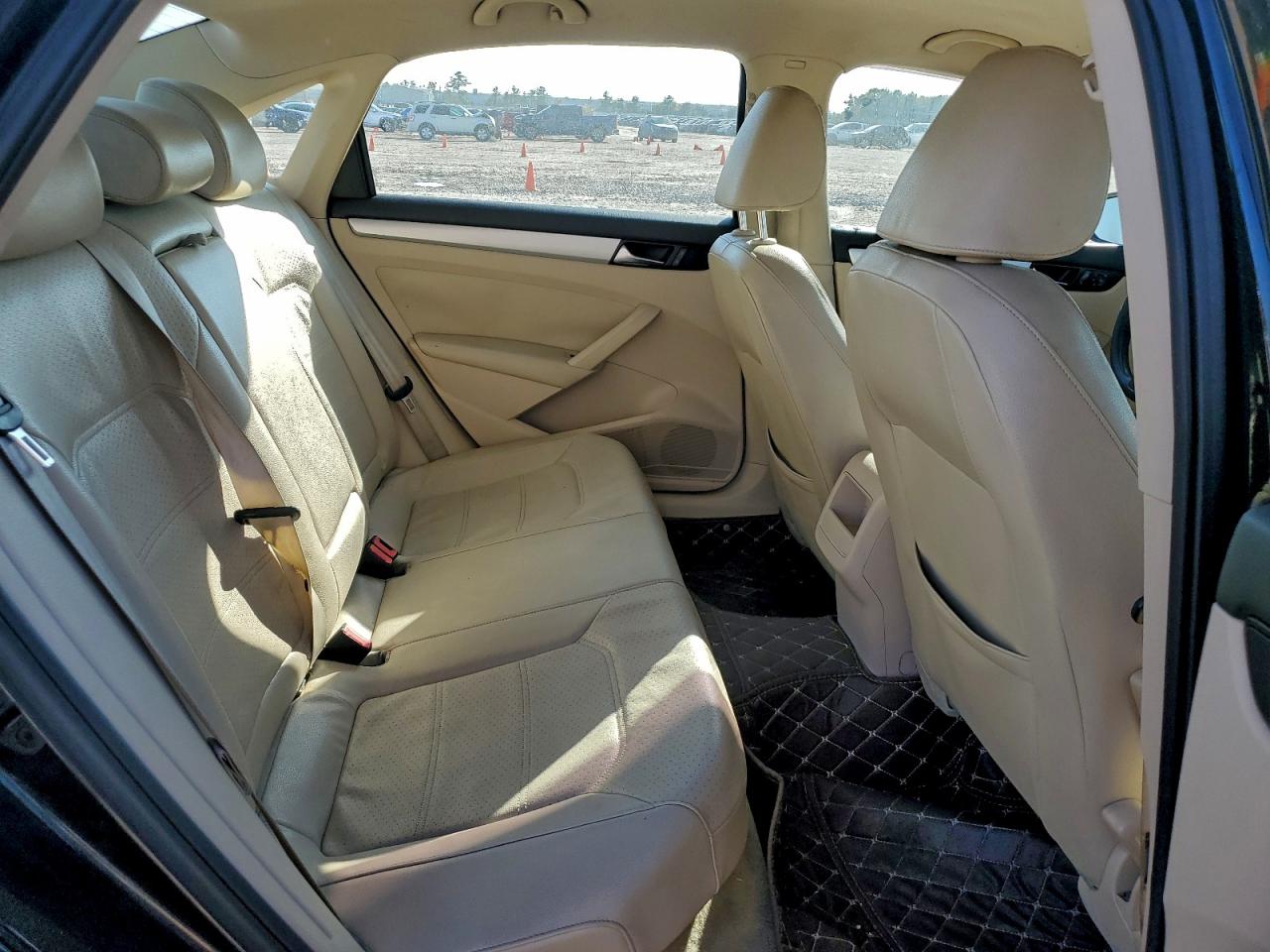 2012 VOLKSWAGEN PASSAT SE photo 10