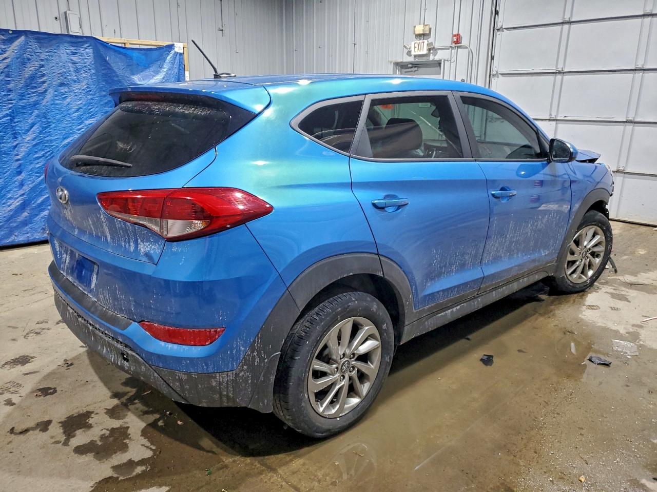 2017 HYUNDAI TUCSON SE photo 3