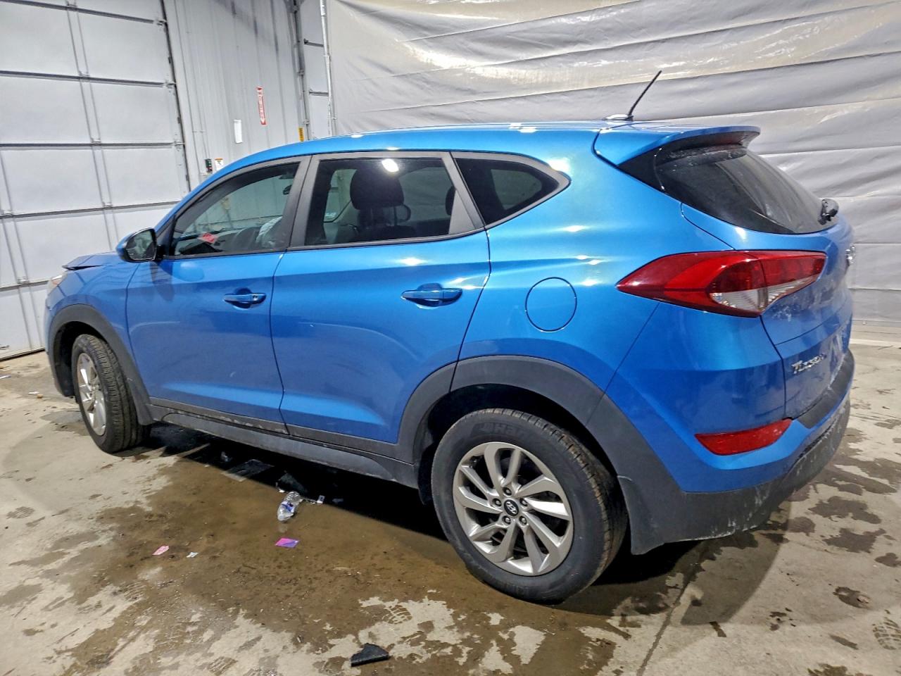 2017 HYUNDAI TUCSON SE photo 2