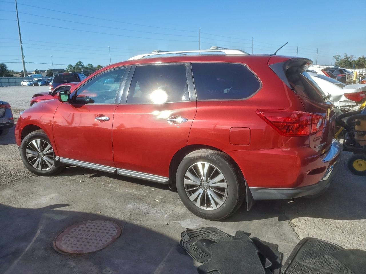 2017 NISSAN PATHFINDER S photo 4