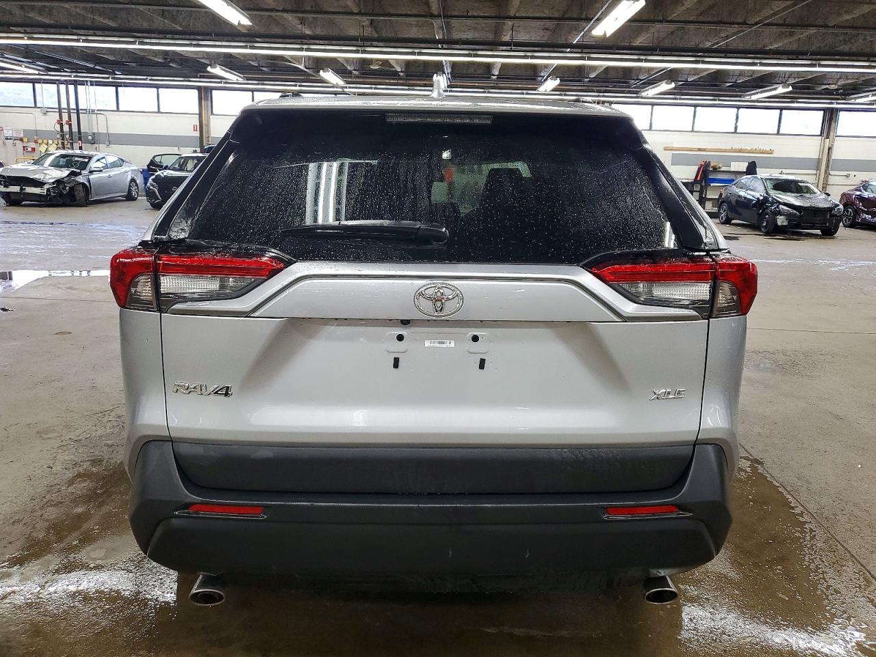 2025 TOYOTA RAV4 XLE photo 11