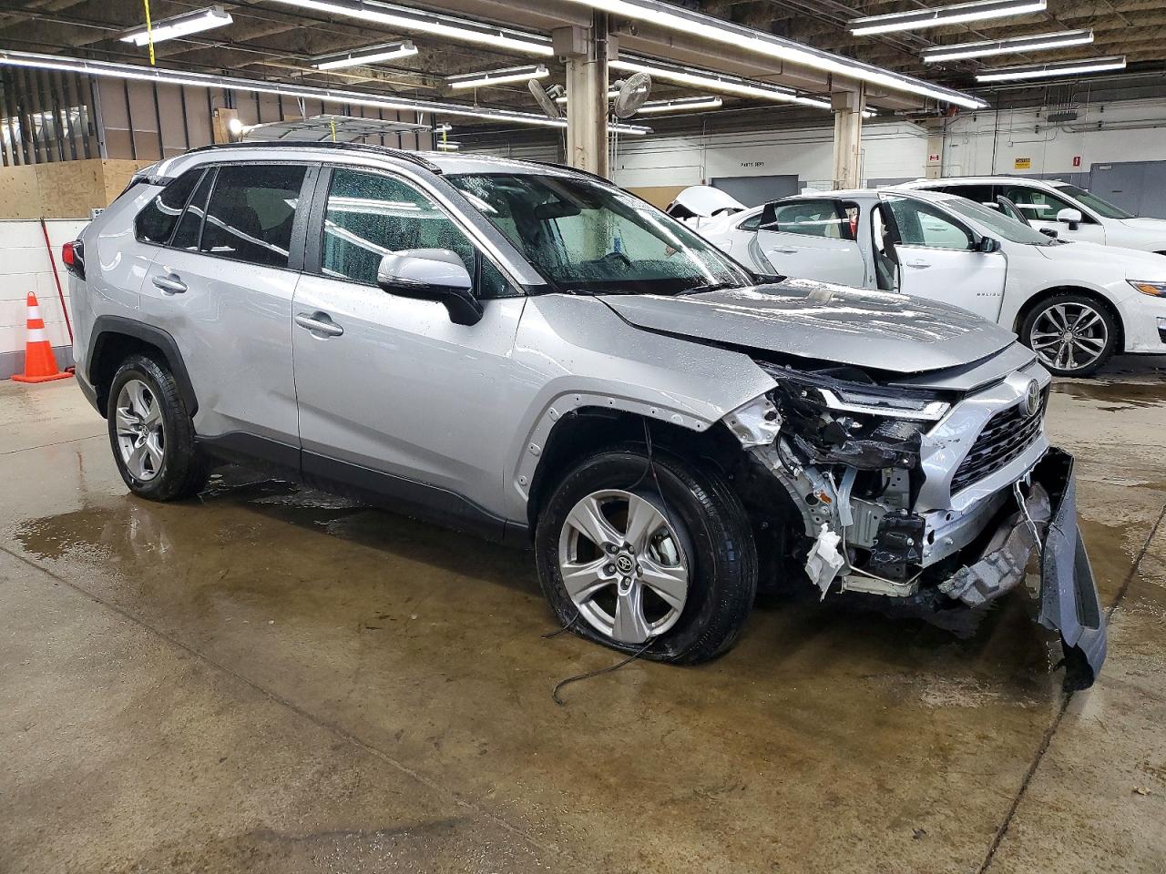 2025 TOYOTA RAV4 XLE photo 7