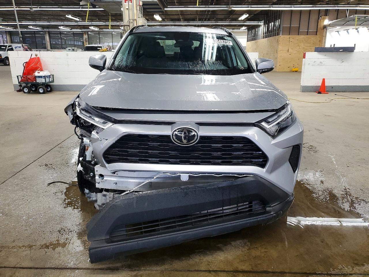 2025 TOYOTA RAV4 XLE photo 9