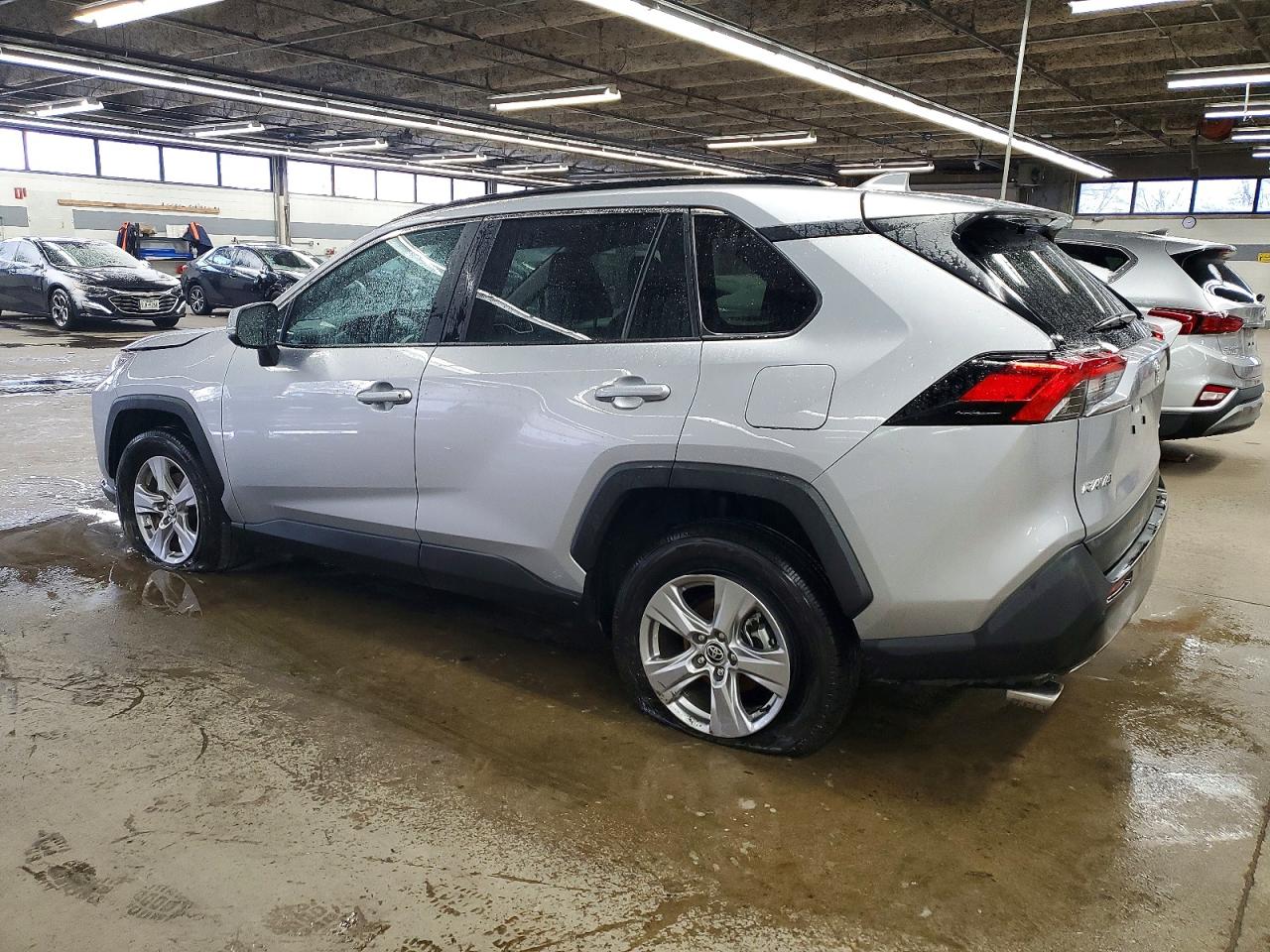 2025 TOYOTA RAV4 XLE photo 3