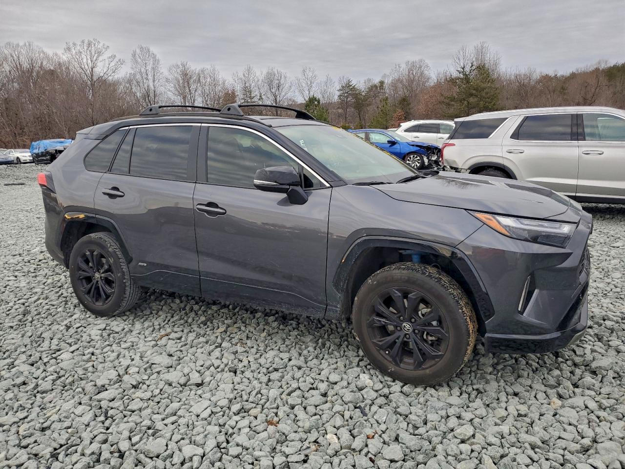 2025 TOYOTA RAV4 XSE photo 4
