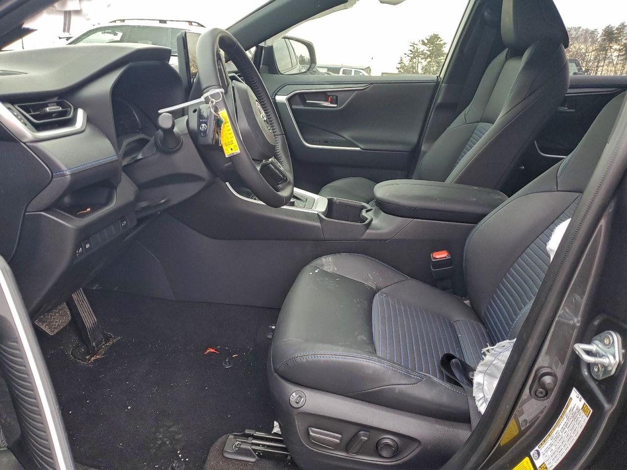2025 TOYOTA RAV4 XSE photo 7