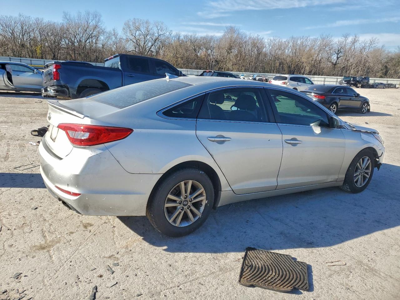 2015 HYUNDAI SONATA SE photo 3