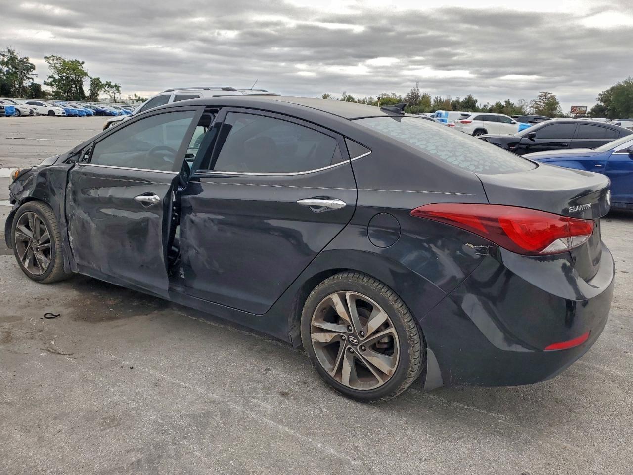 2015 HYUNDAI ELANTRA SE photo 3