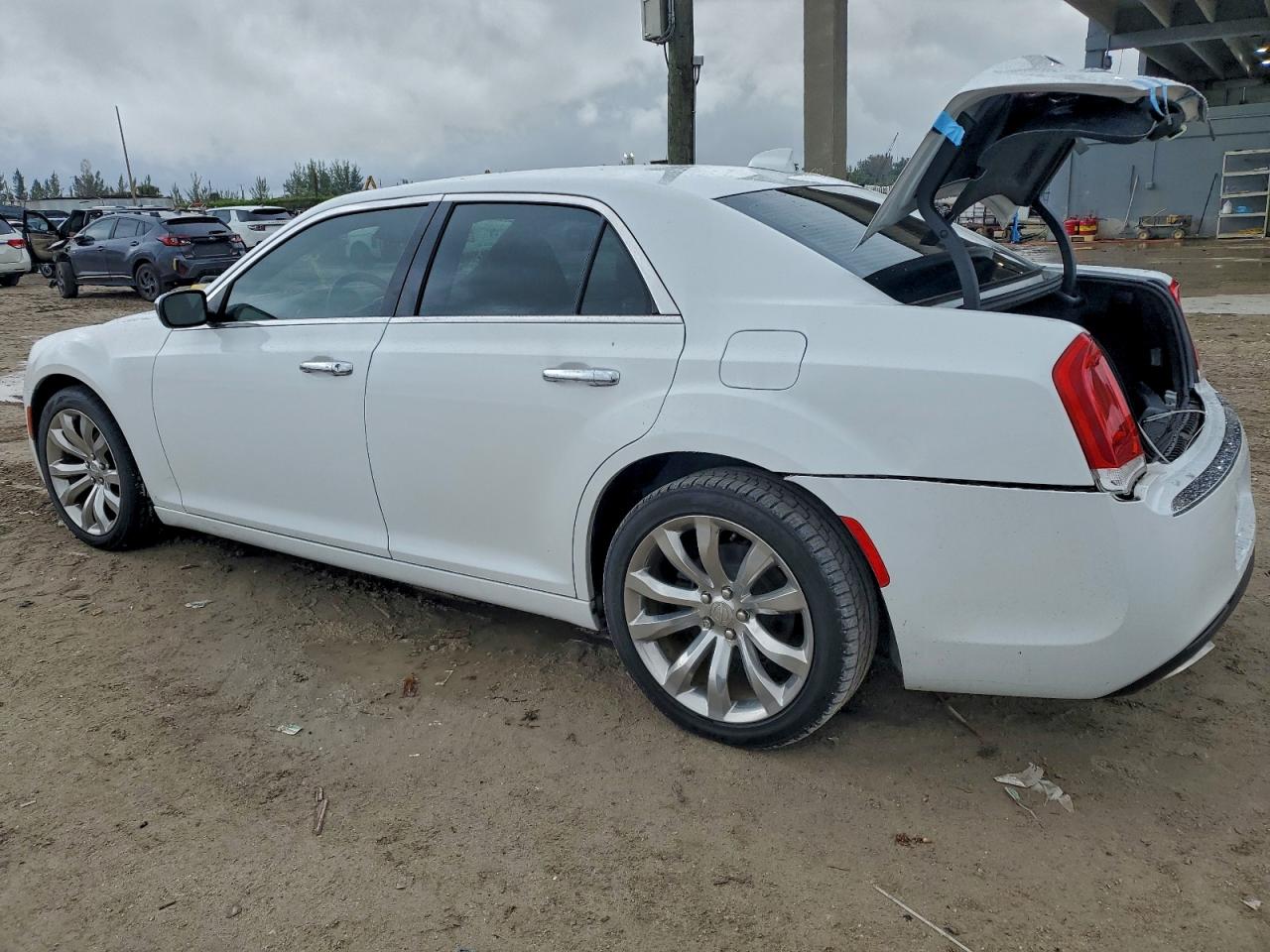 2019 CHRYSLER 300 LIMITED photo 3