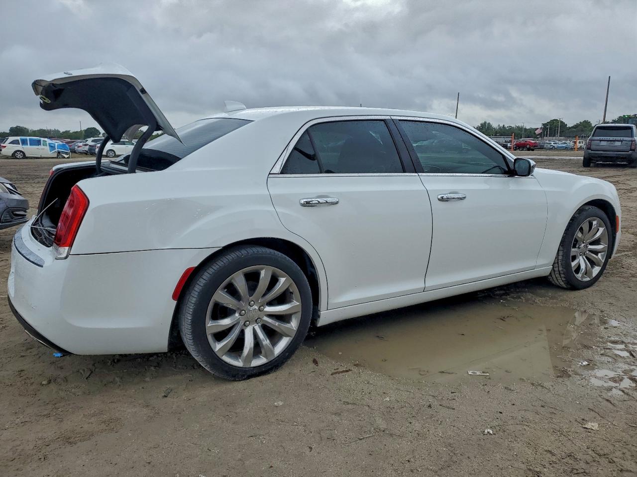 2019 CHRYSLER 300 LIMITED photo 5