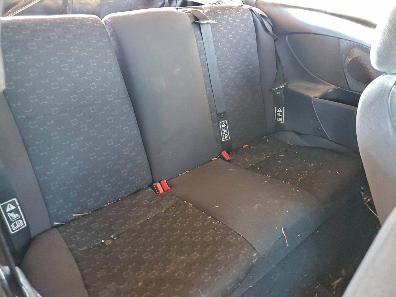 2003 FORD FOCUS ZX3 photo 10