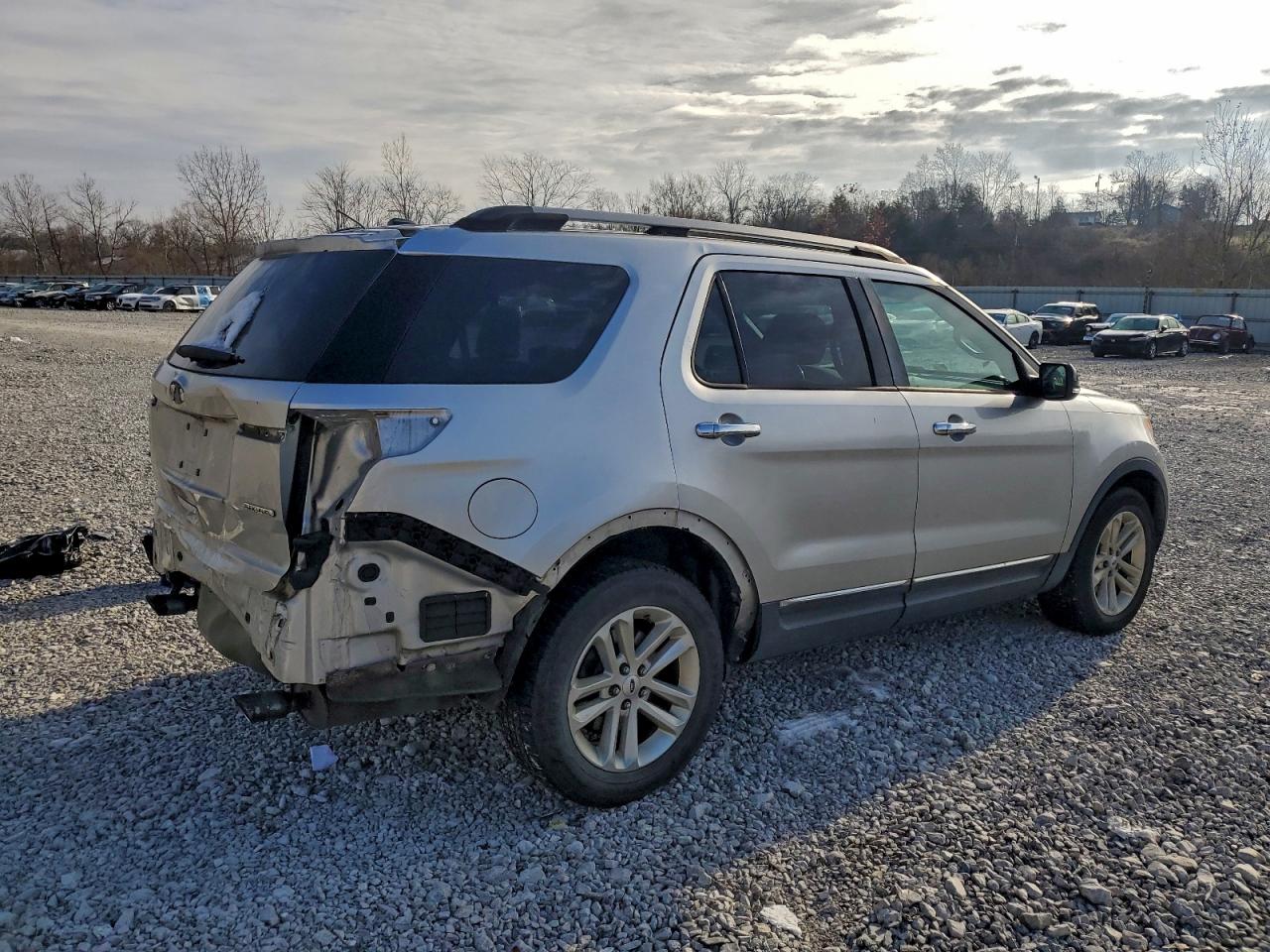 2013 FORD EXPLORER XLT photo 3