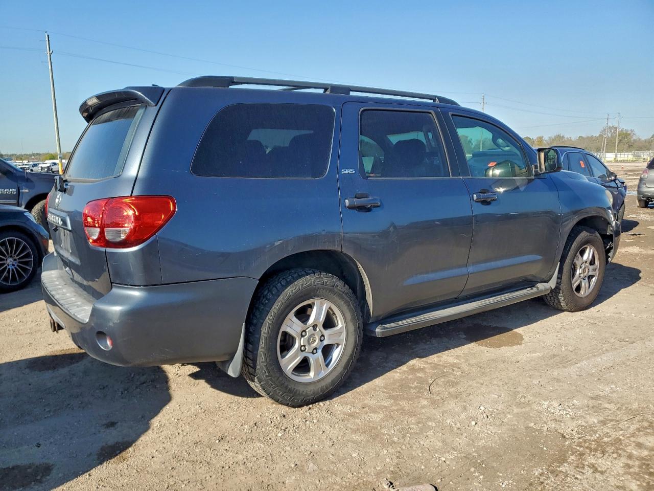2010 TOYOTA SEQUOIA SR5 photo 5