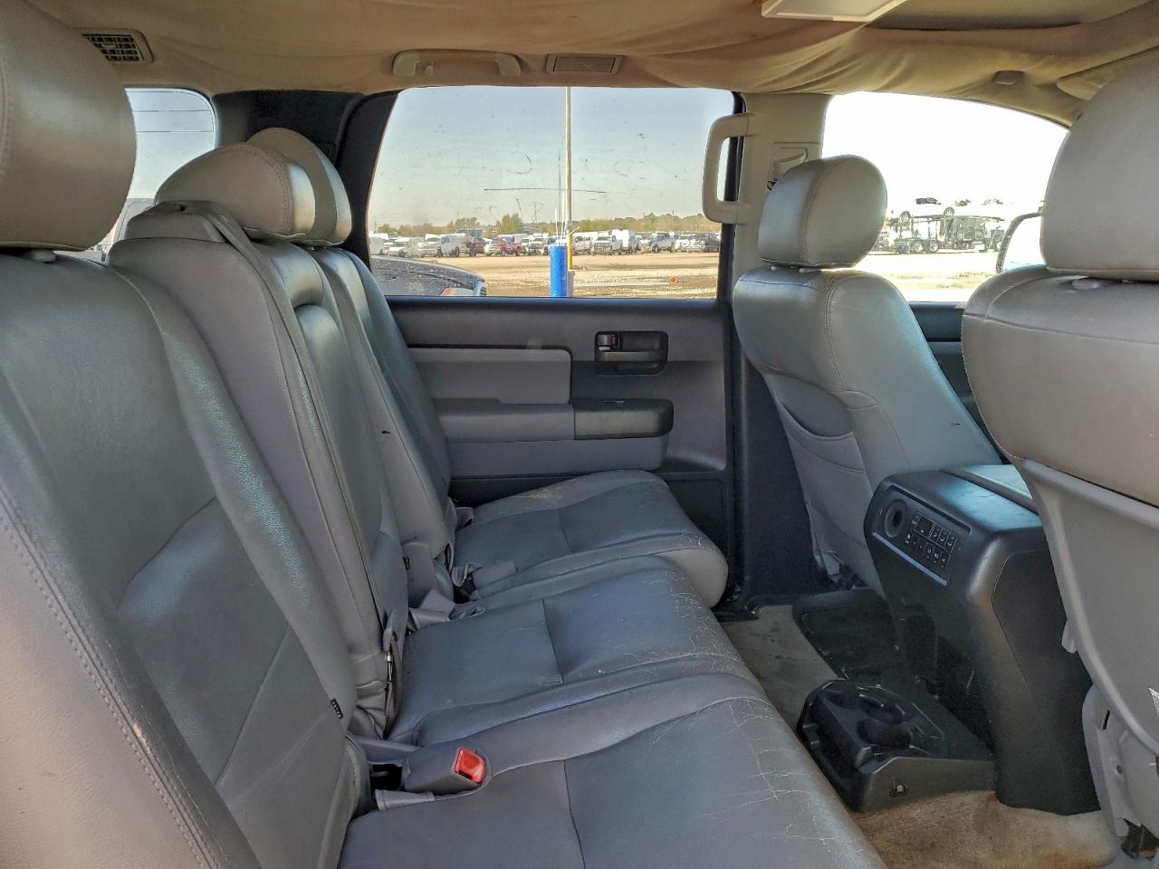 2010 TOYOTA SEQUOIA SR5 photo 21