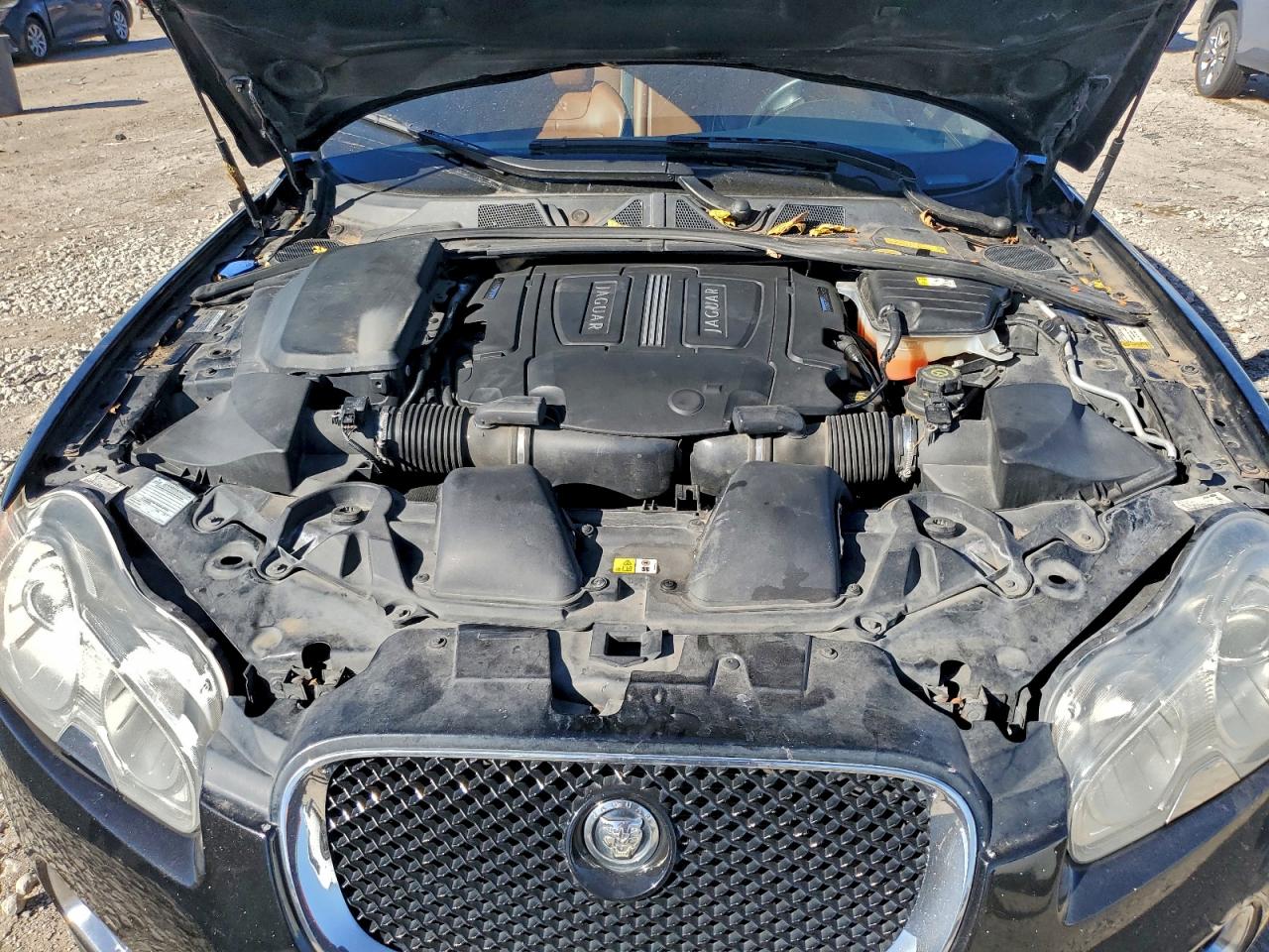2011 JAGUAR XF R photo 11