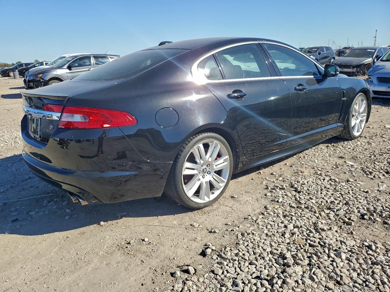 2011 JAGUAR XF R photo 3