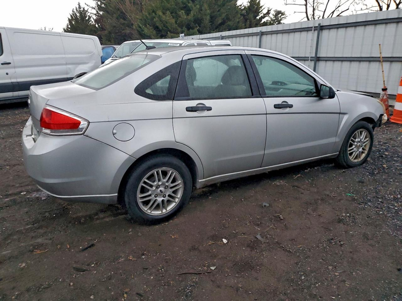 2009 FORD FOCUS SE photo 3