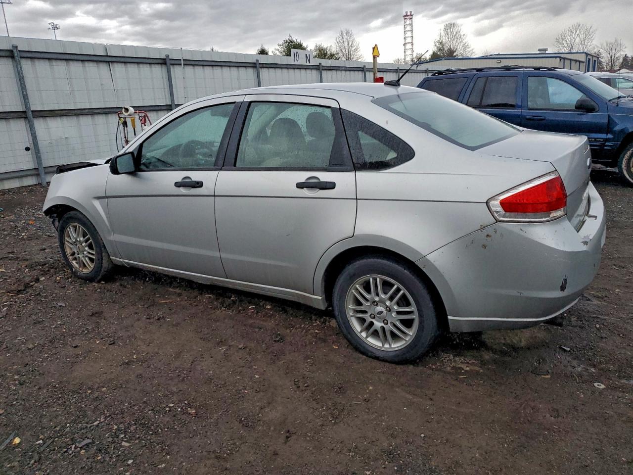 2009 FORD FOCUS SE photo 2