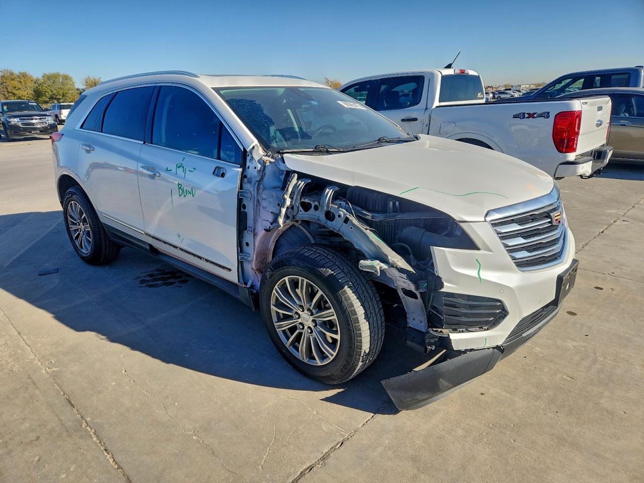 2017 CADILLAC XT5 LUXURY photo 4