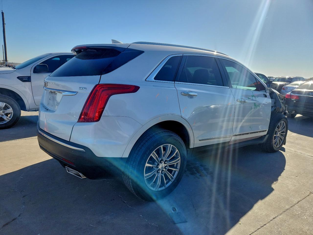 2017 CADILLAC XT5 LUXURY photo 3