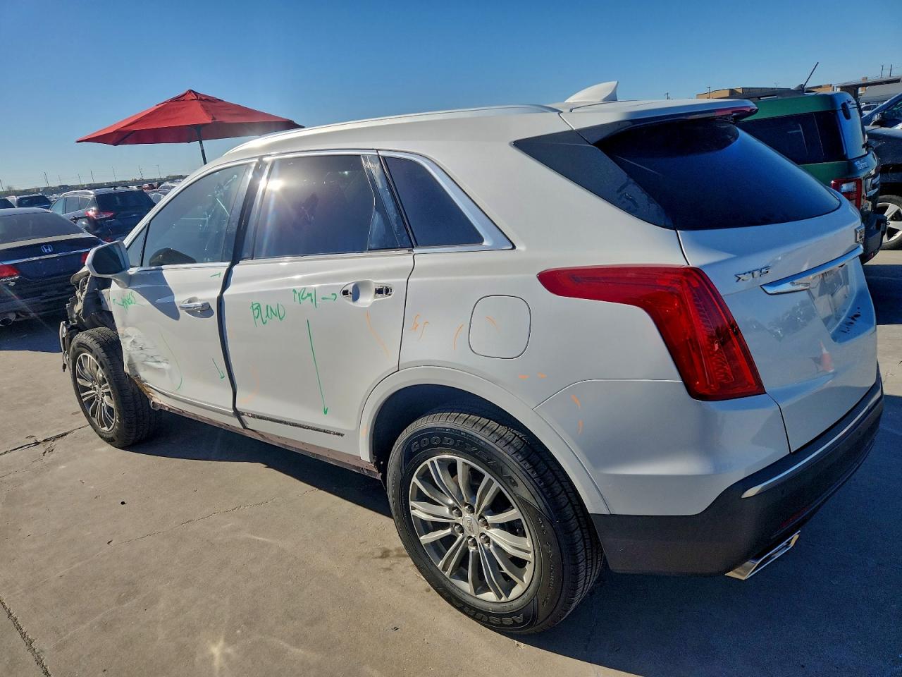 2017 CADILLAC XT5 LUXURY photo 2