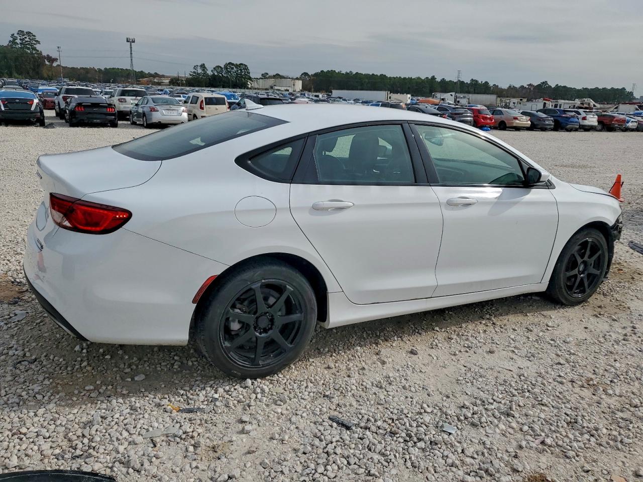 2016 CHRYSLER 200 S photo 5