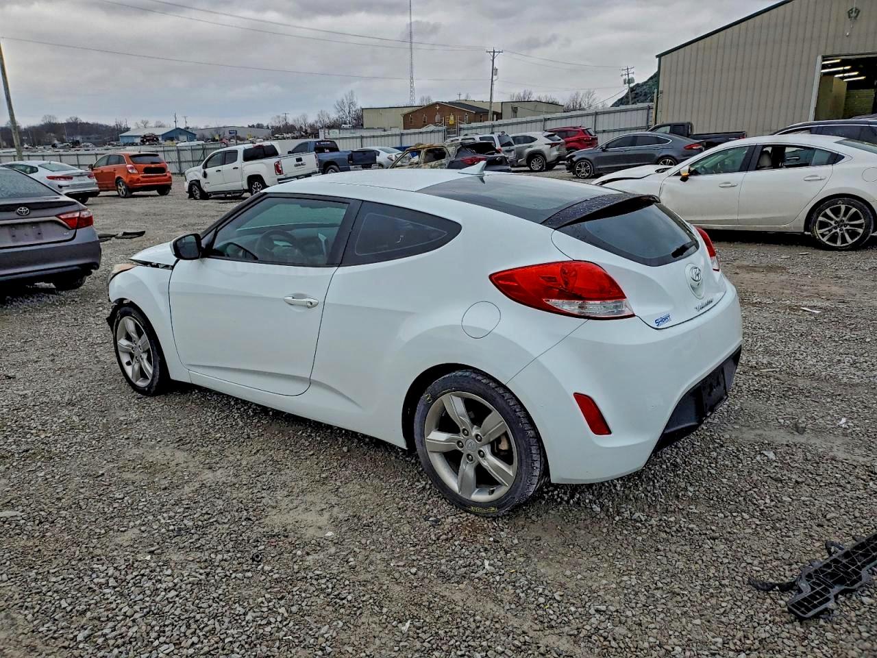 2014 HYUNDAI VELOSTER photo 3