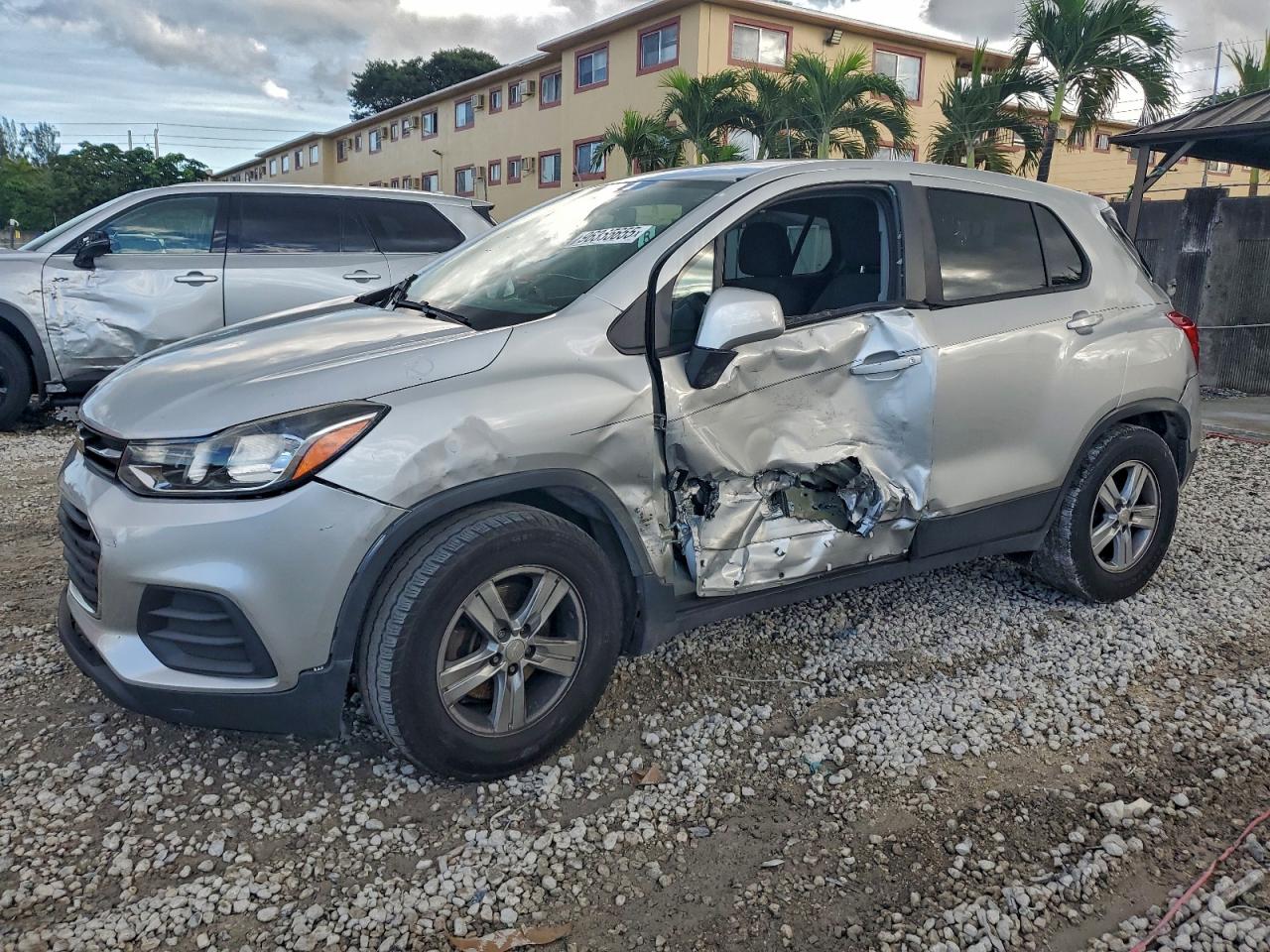 2020 CHEVROLET TRAX LS — SIDE damage — photo 1