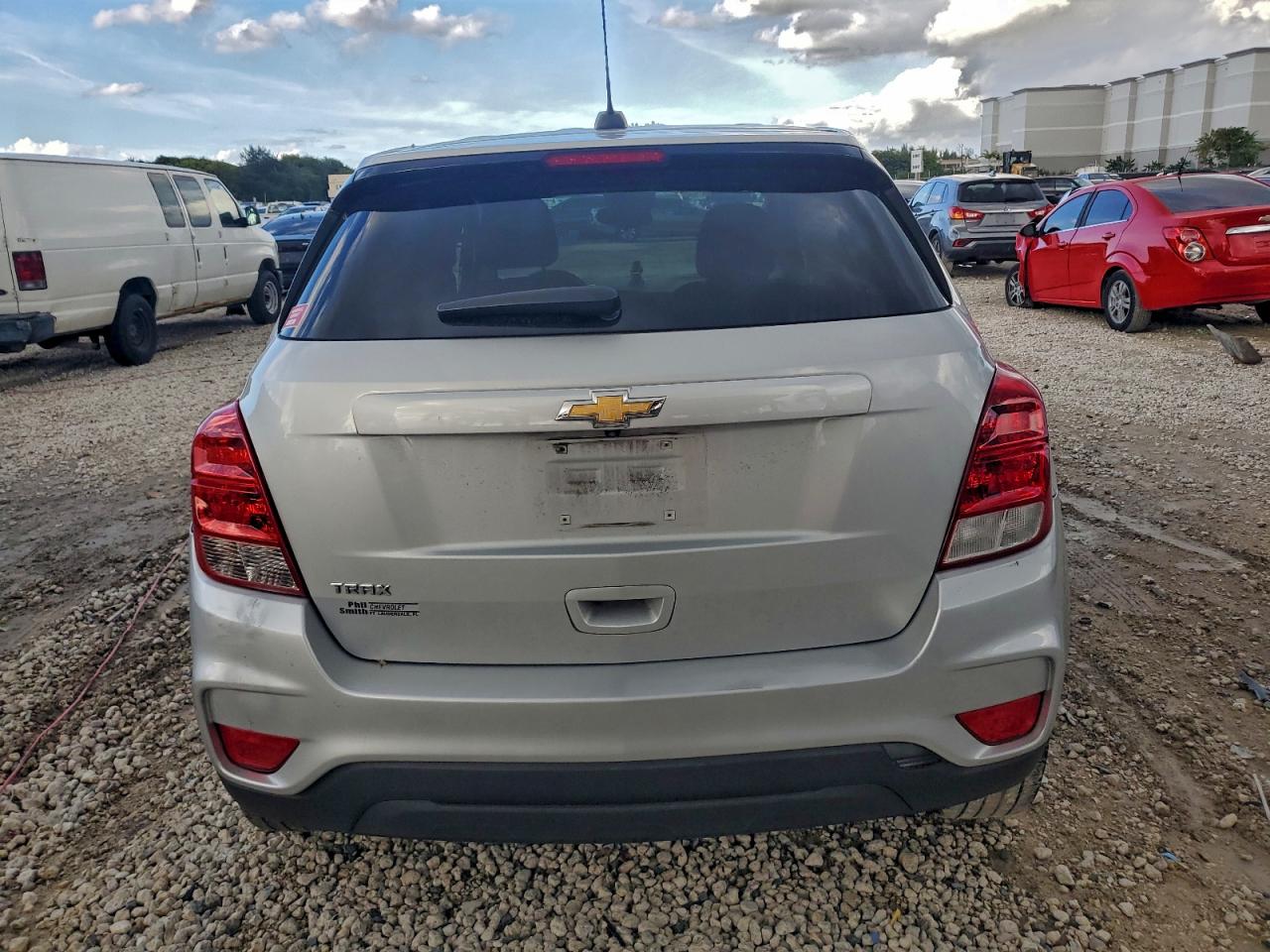 2020 CHEVROLET TRAX LS photo 6