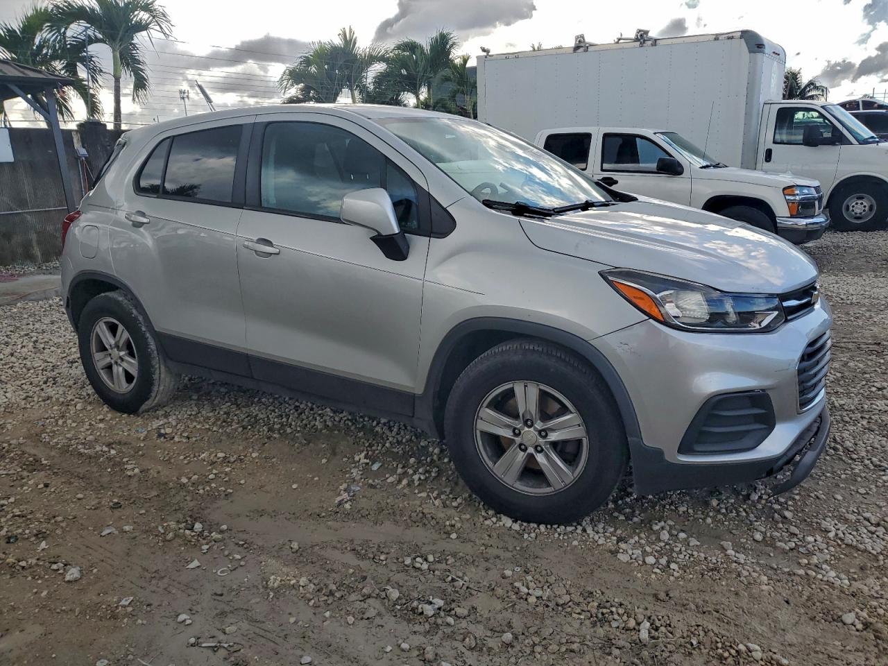 2020 CHEVROLET TRAX LS photo 4