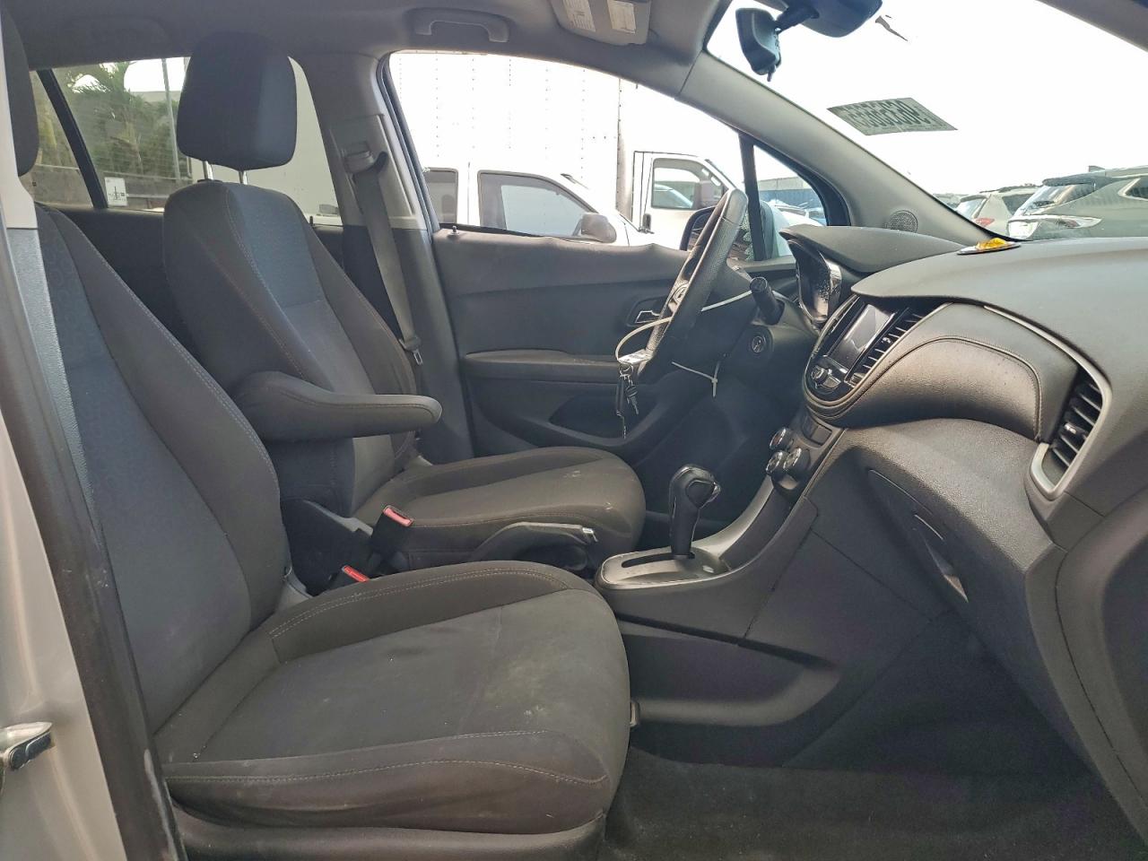 2020 CHEVROLET TRAX LS photo 7