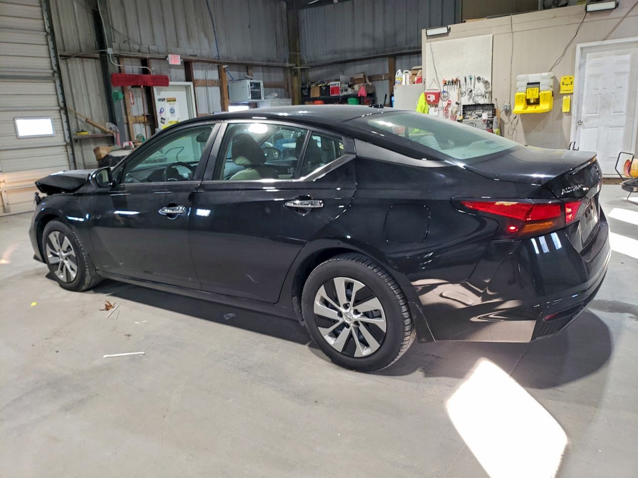 2019 NISSAN ALTIMA S photo 2
