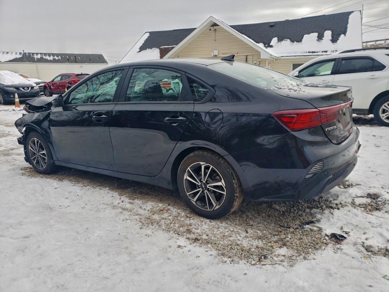 2023 KIA FORTE LX photo 2