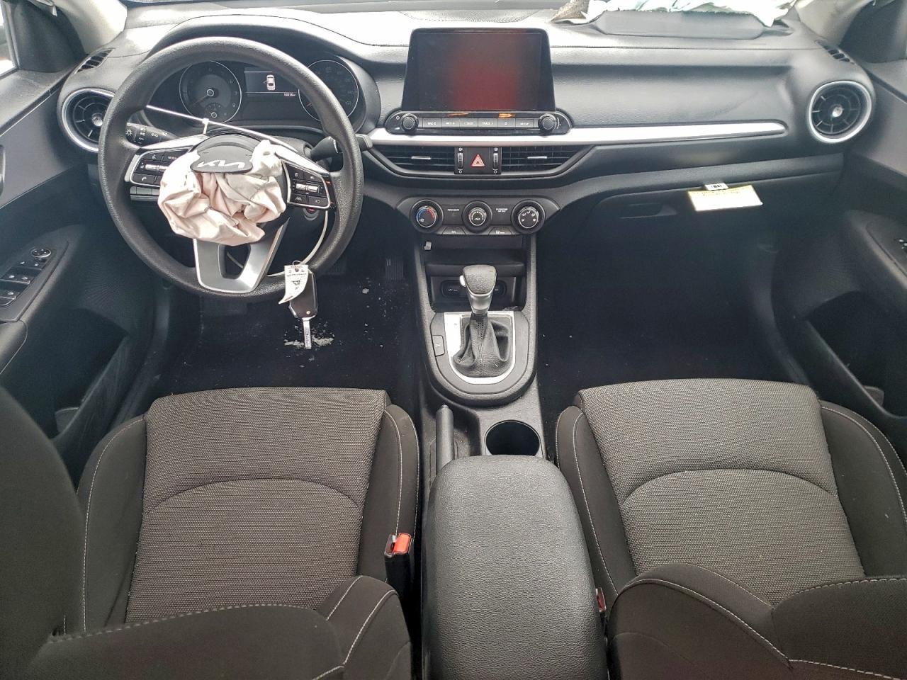 2023 KIA FORTE LX photo 8